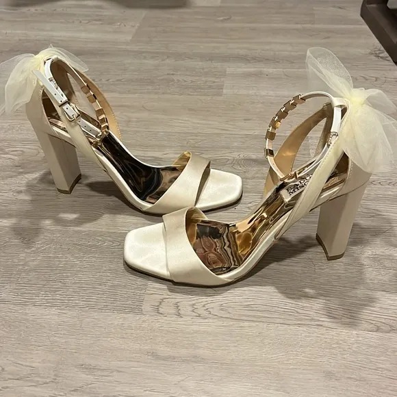 Badgley Mischka Ivory Kim Tulle Bow Block Heel