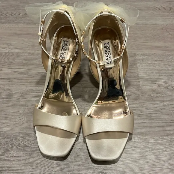 Badgley Mischka Ivory Kim Tulle Bow Block Heel