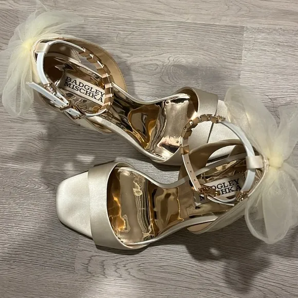 Badgley Mischka Ivory Kim Tulle Bow Block Heel