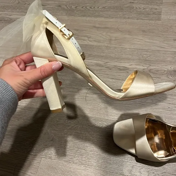 Badgley Mischka Ivory Kim Tulle Bow Block Heel