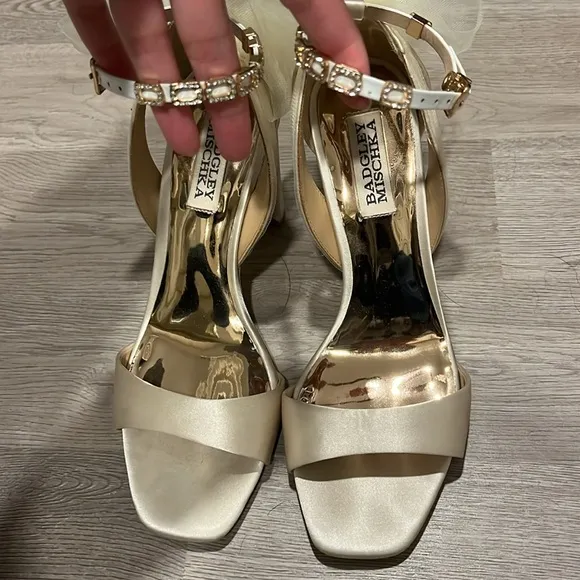 Badgley Mischka Ivory Kim Tulle Bow Block Heel