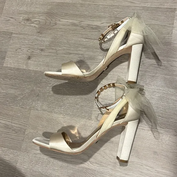 Badgley Mischka Ivory Kim Tulle Bow Block Heel