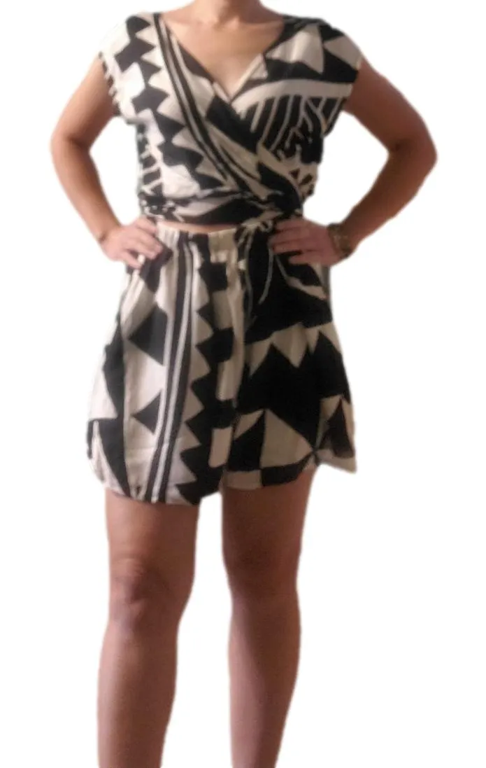 Beachy Romper - Hawaiian Hibiscus -  Black & White