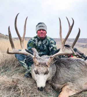 Black Mountain Outfitters - SD Mule Deer Archery Hunt