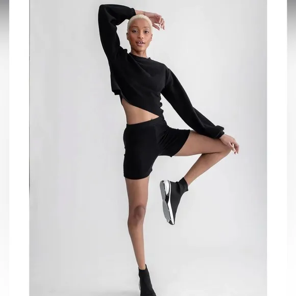 Brand New cozy stretchy Black shorts. Size M. Perfect conditions &amp; fast 📦