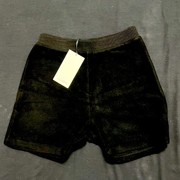 Brand New cozy stretchy Black shorts. Size M. Perfect conditions &amp; fast 📦
