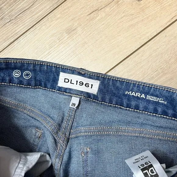 DL1961 Mara Instasculpt Straight Split Ankle Crop Jeans Size 29