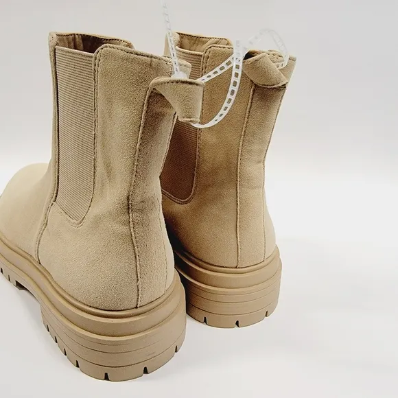 Gianni Bini Marvin Suede Lug Chelsea Combat Boot Size 8.5 9.5 NWT