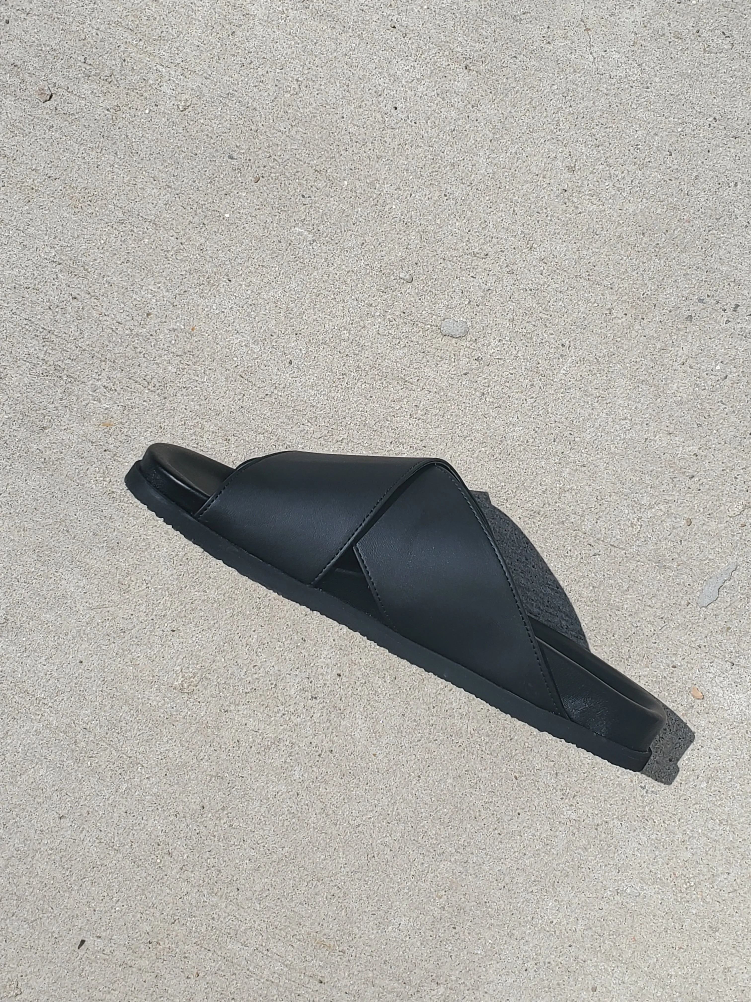 Kiko Crossover Slide - Black