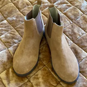 LEATHER CHELSEA BOOT