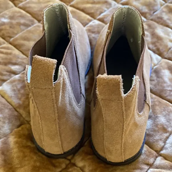 LEATHER CHELSEA BOOT