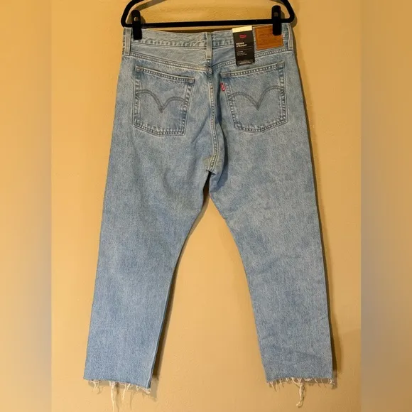 Levis Wedgie Straight Women’s Ankle Fray Jeans, Light Wash, Size 32