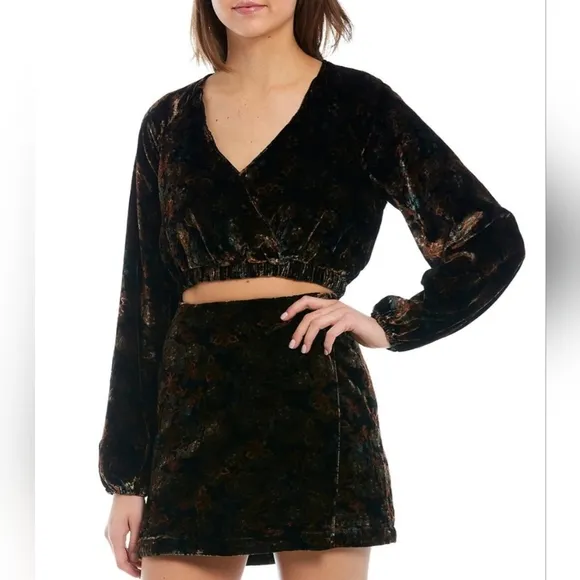 NEW Chelsea &amp; Violet, COORD SET, Floral Print Velvet Crop Top and Skirt, size XS