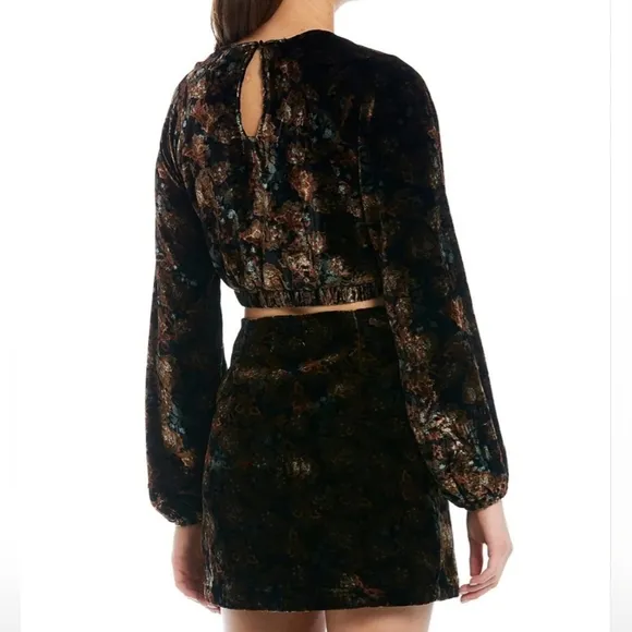 NEW Chelsea &amp; Violet, COORD SET, Floral Print Velvet Crop Top and Skirt, size XS