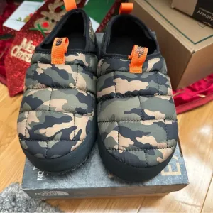 NIB North Face slippers