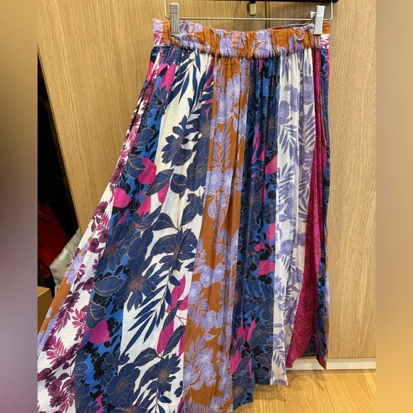 Xirena‎ Teagan Printed Skirt Midi Pockets Pinks Purple Blue Florals size Small